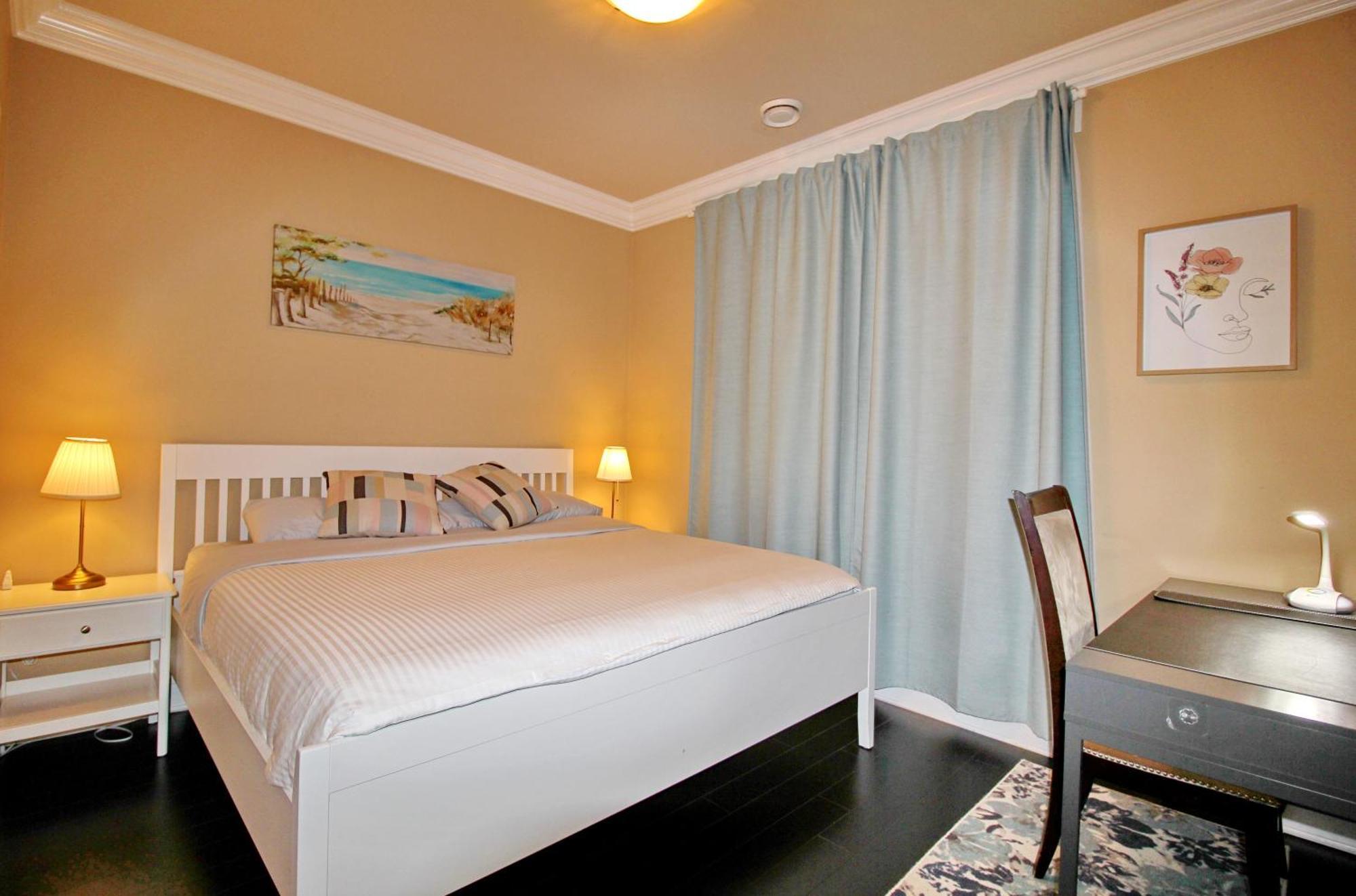 Close To Yvr King Sized Private Entrance Suite Richmond Exteriör bild